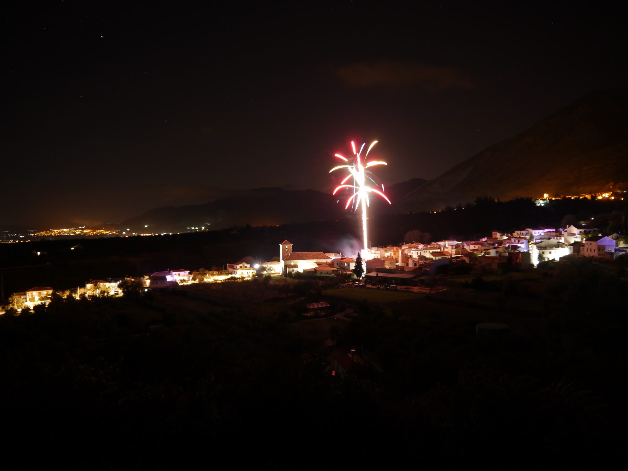 La procesión de San Antón por las calles de Acequias