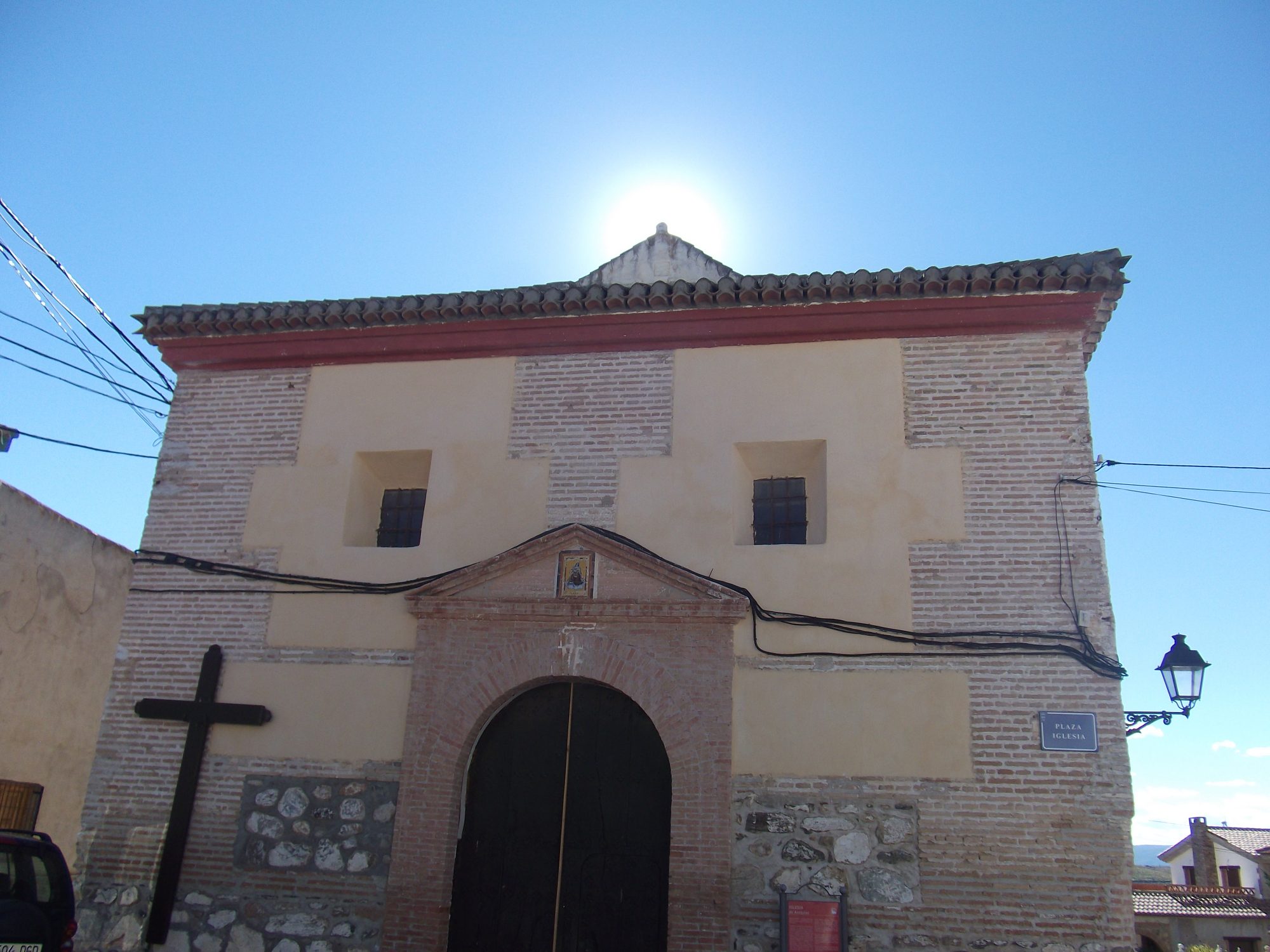 Torre de la iglesia parroquial de Acequias, con su veleta de hierro forjado